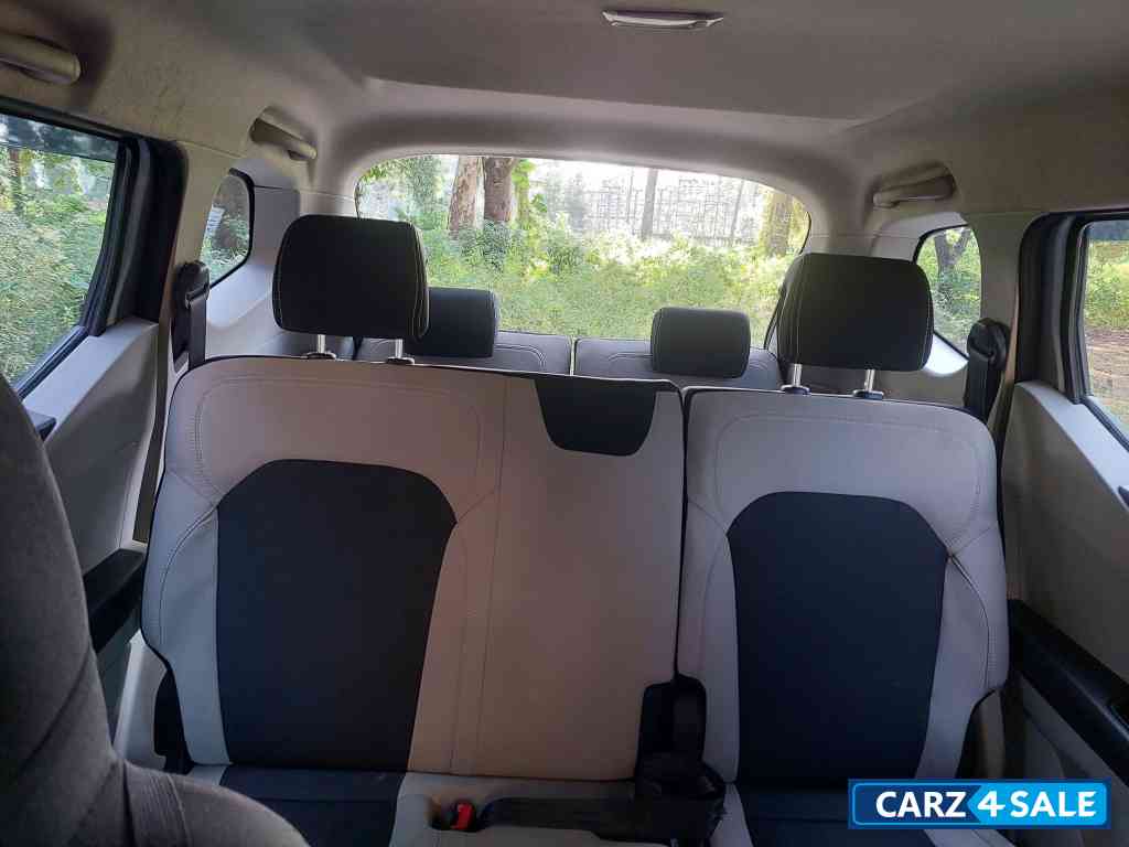 Moonlight Silver Renault Triber RXT PETROL MT 1.0L ECE