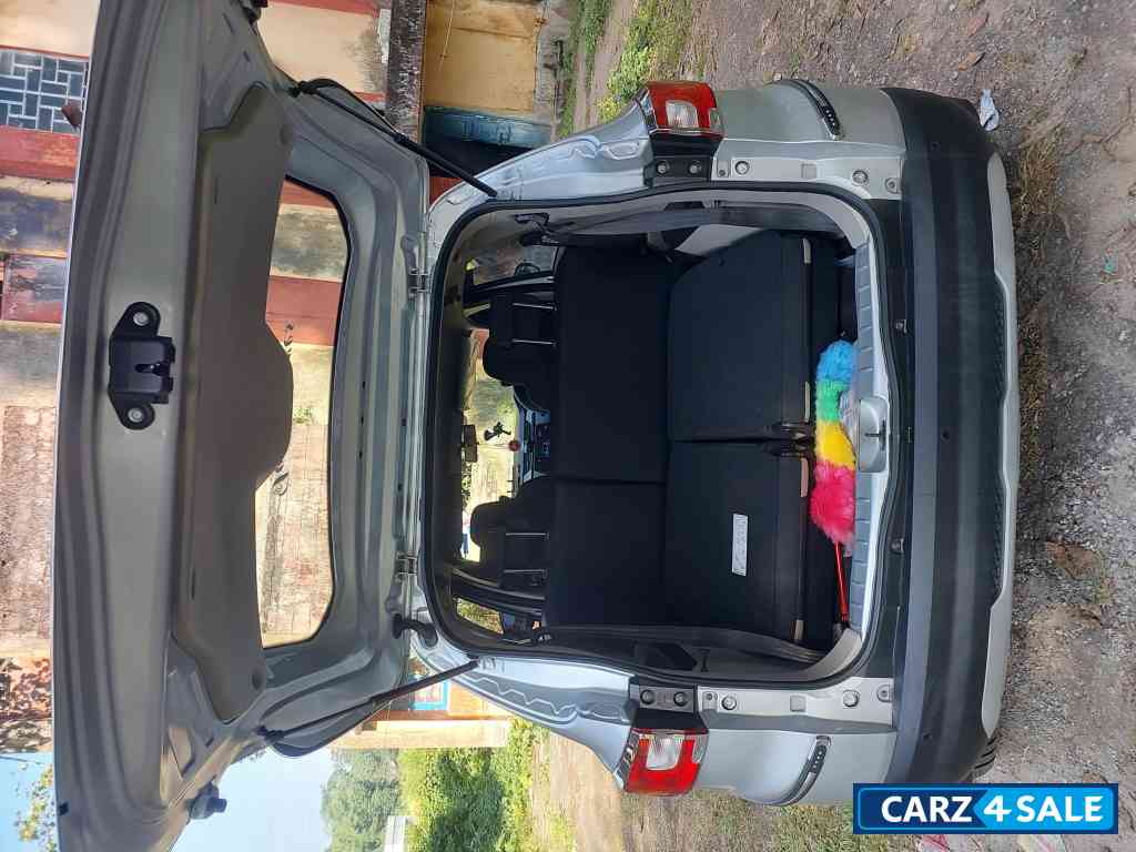 Moonlight Silver Renault Triber RXT PETROL MT 1.0L ECE