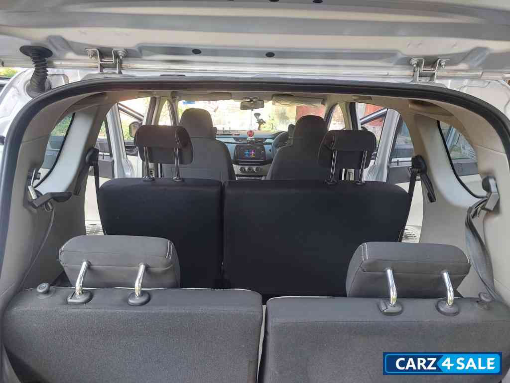 Moonlight Silver Renault Triber RXT PETROL MT 1.0L ECE