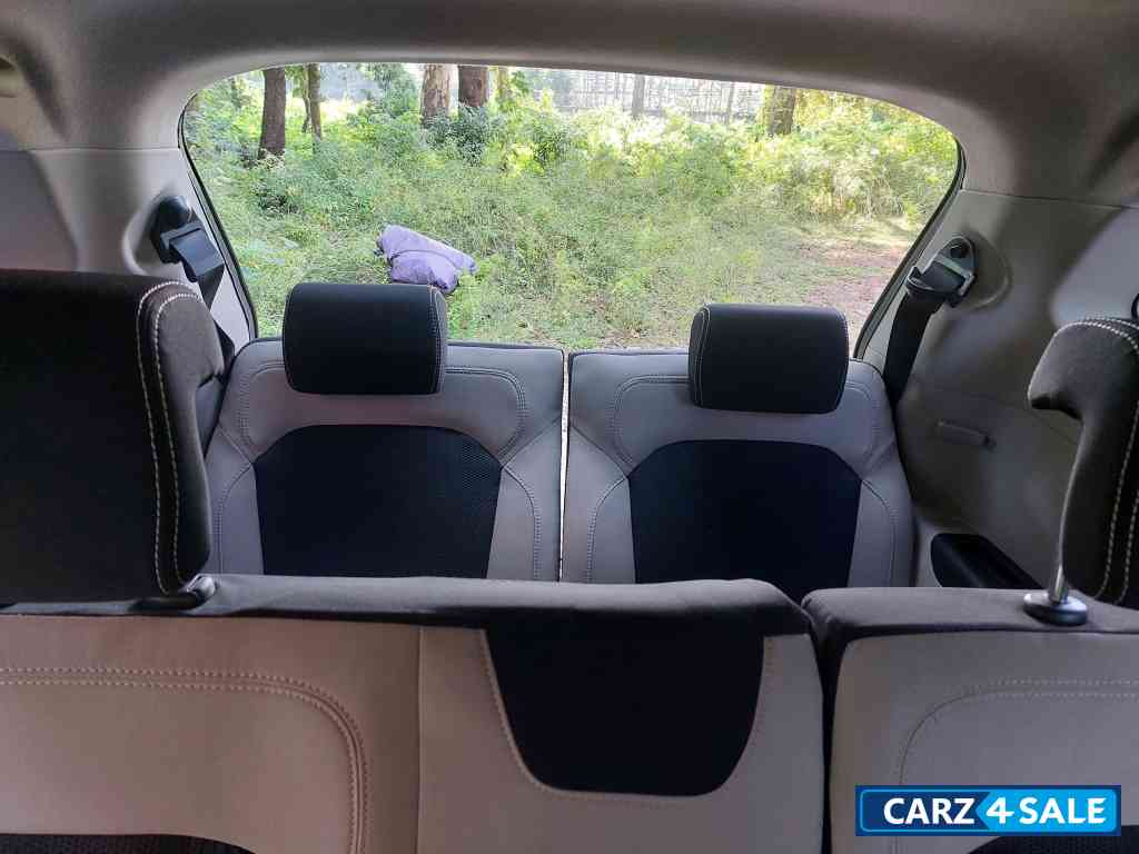 Moonlight Silver Renault Triber RXT PETROL MT 1.0L ECE