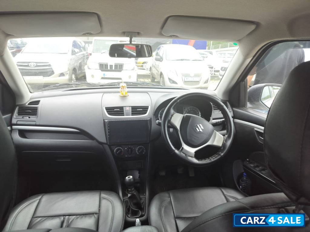 White Maruti Suzuki Swift VXI