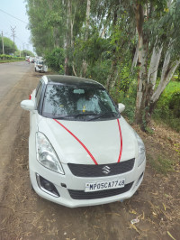 White Maruti Suzuki Swift VXI