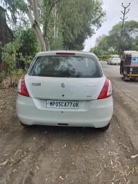 White Maruti Suzuki Swift VXI