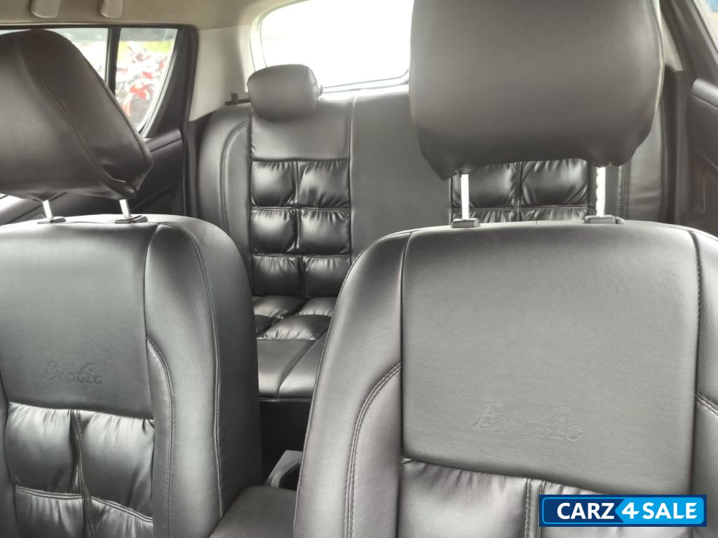 White Maruti Suzuki Swift VXI White Maruti Suzuki Swift VXI