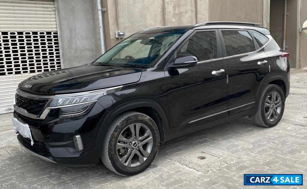 Aurora Black Pearl Kia Seltos HTX