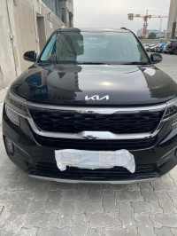 Aurora Black Pearl Kia Seltos HTX