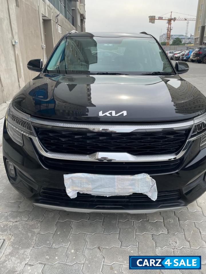 Aurora Black Pearl Kia Seltos HTX