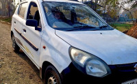 White Maruti Suzuki Alto 800