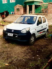 White Maruti Suzuki Alto 800