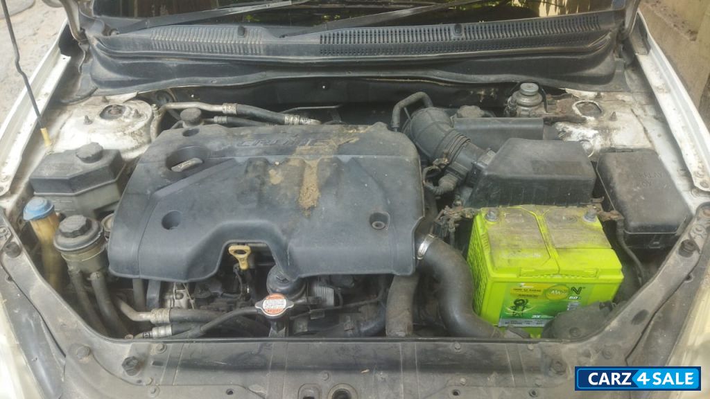 White Hyundai Verna CRDI VGT