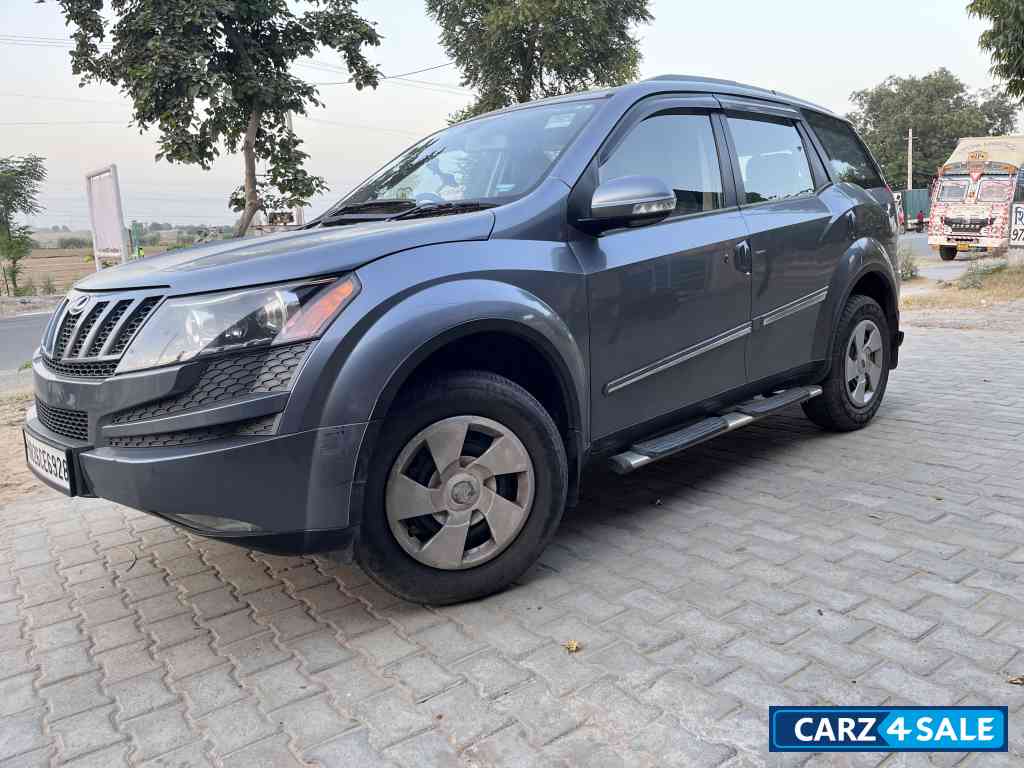 Mahindra XUV 500 W6