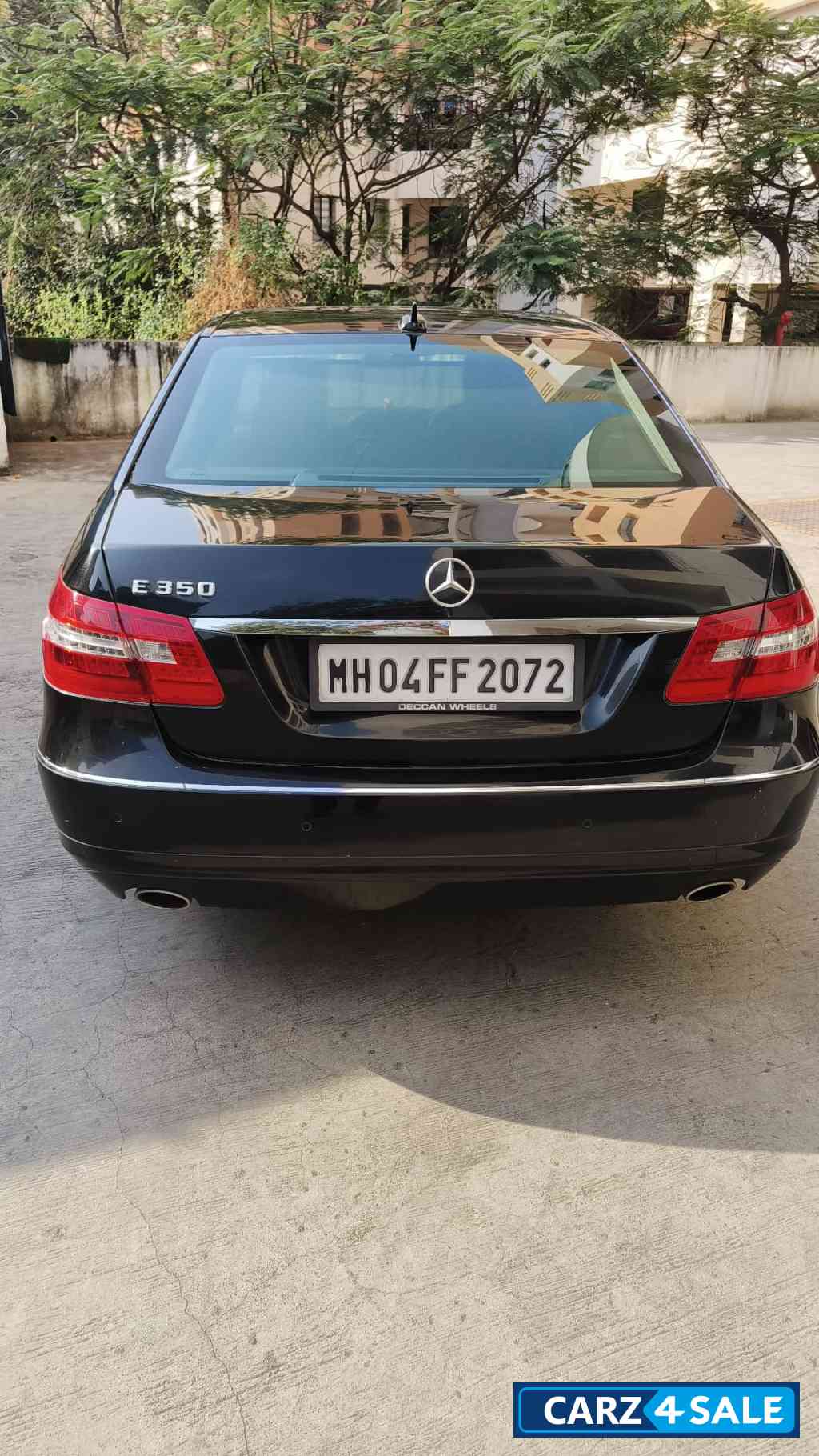 Black Mercedes-Benz E-Class E350 Avantgarde Black Mercedes-Benz E-Class E350 Avantgarde