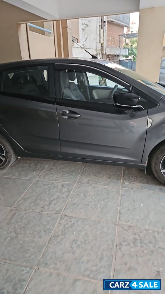 Tata Altroz Tata Altroz