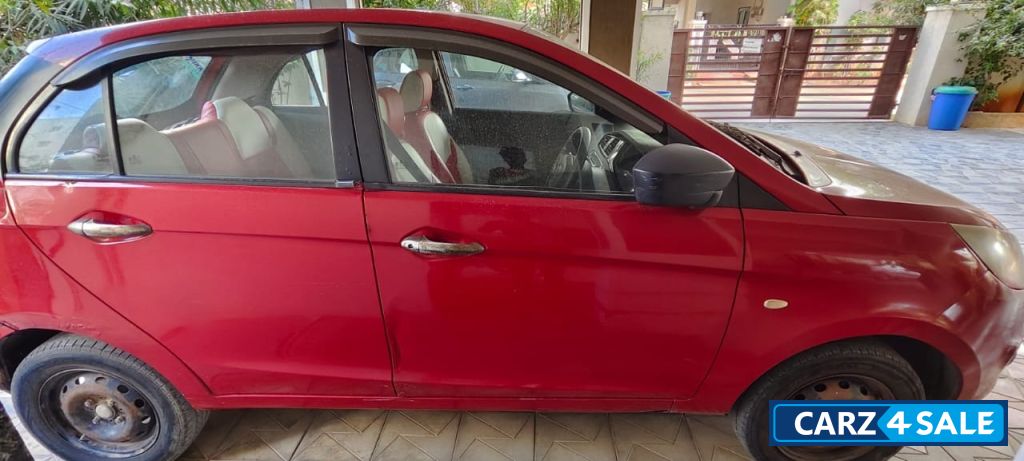 Red Tata Bolt XE QUADRAJET