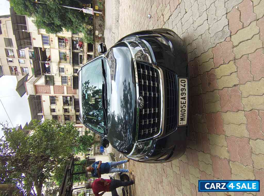 Black Mahindra XUV 500 W9