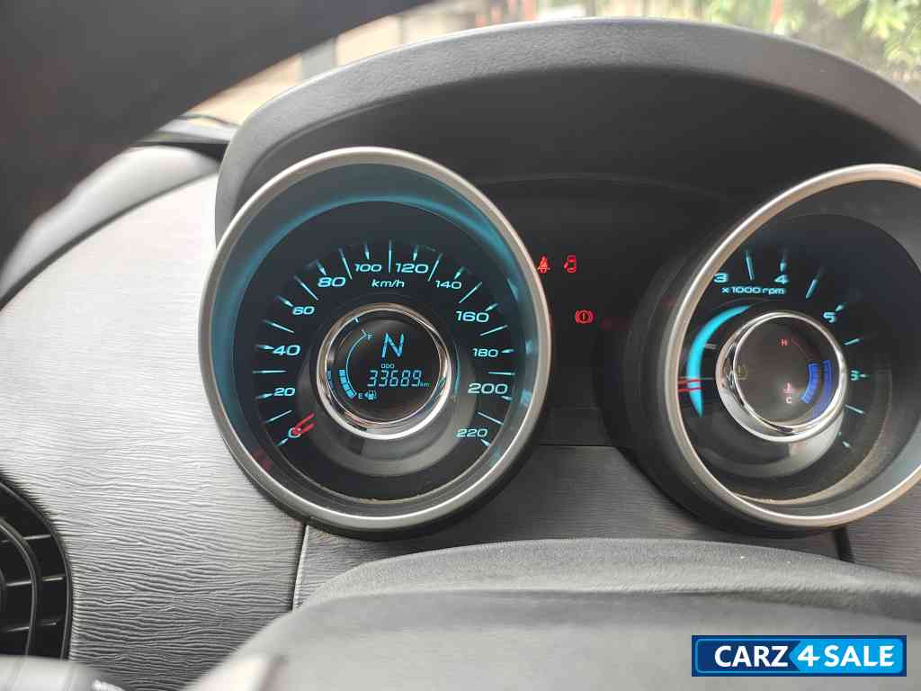 Black Mahindra XUV 500 W9