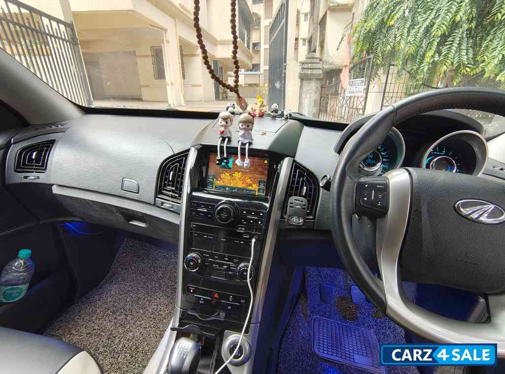 Black Mahindra XUV 500 W9