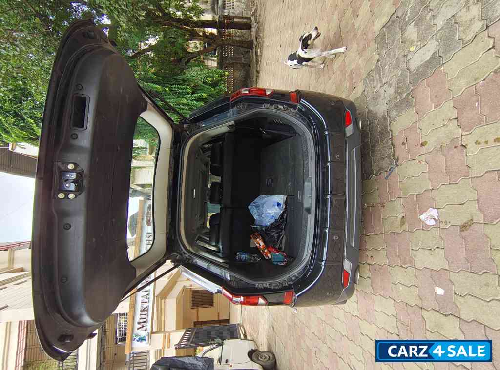 Black Mahindra XUV 500 W9