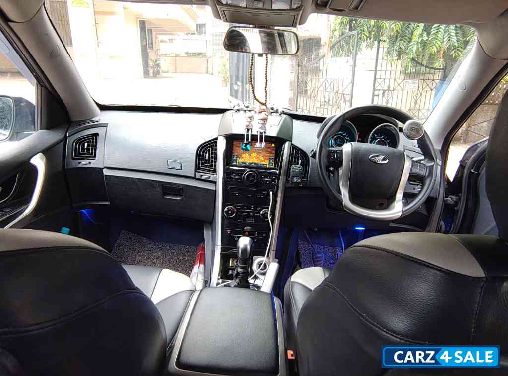 Black Mahindra XUV 500 W9