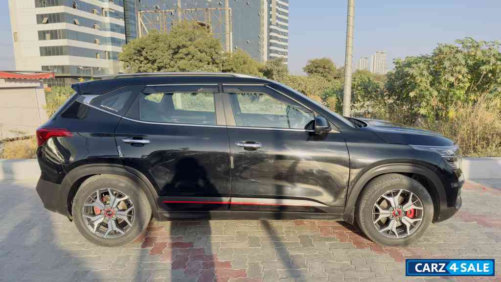 Black Kia Seltos GTX+ MT