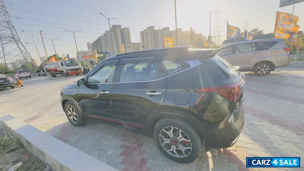 Black Kia Seltos GTX+ MT