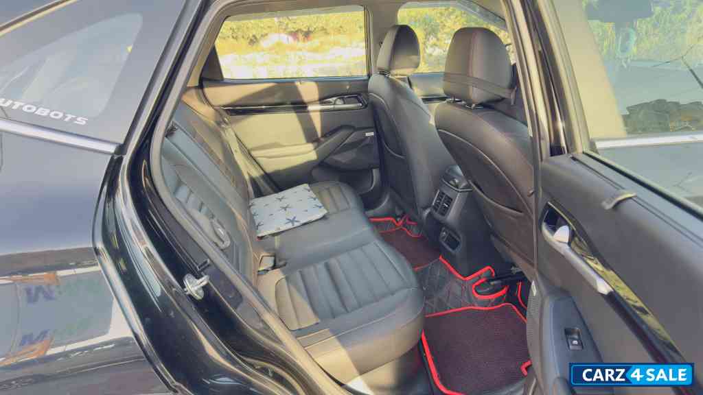 Black Kia Seltos GTX+ MT