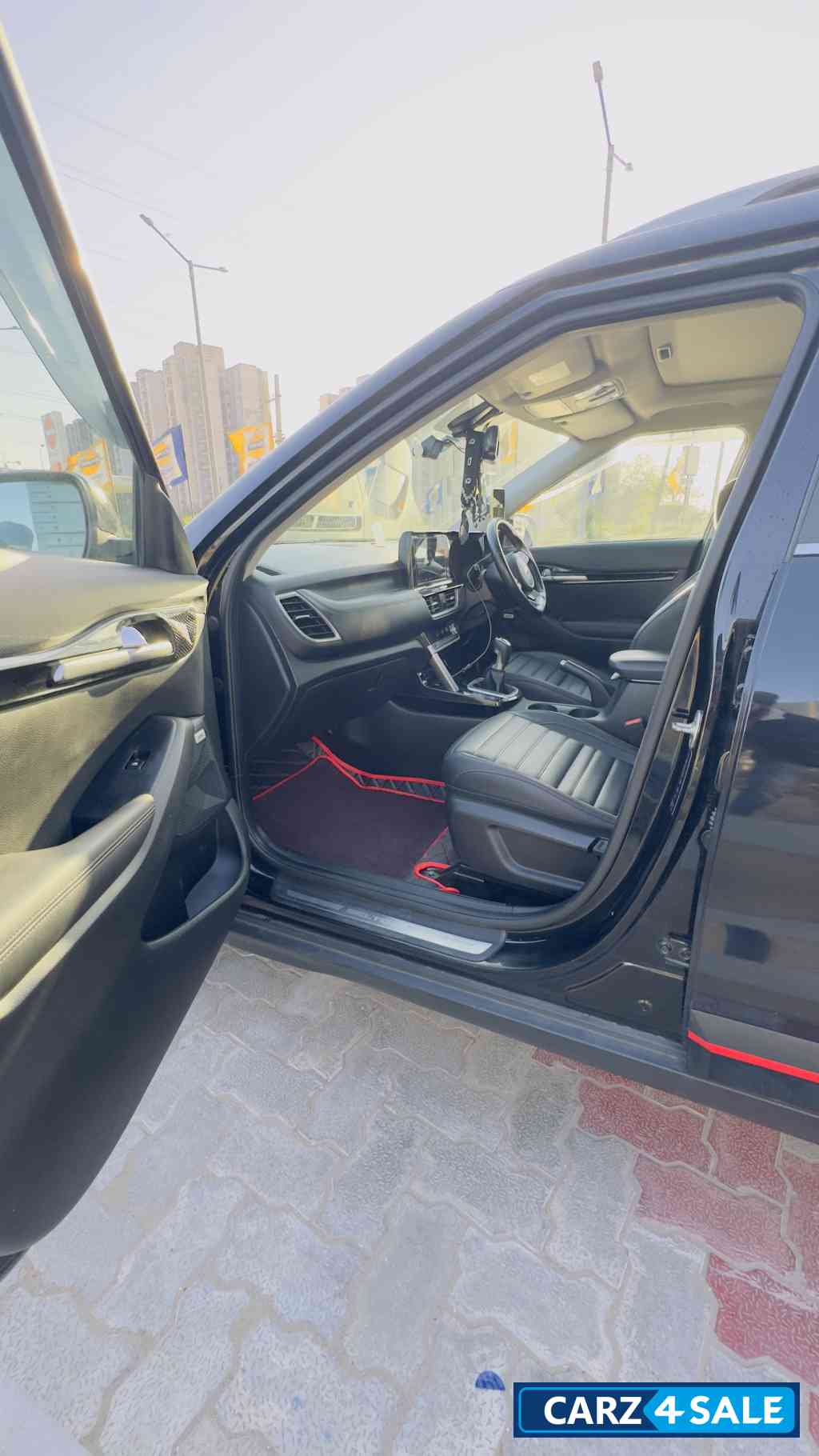 Black Kia Seltos GTX+ MT