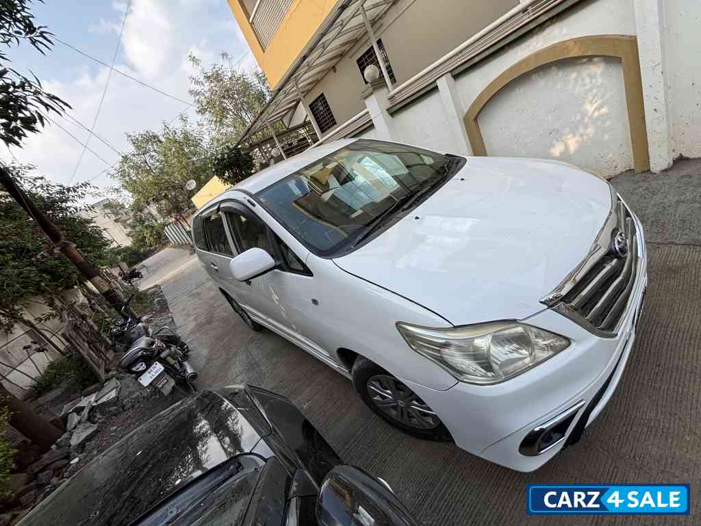 White Toyota Innova G 8 Seater