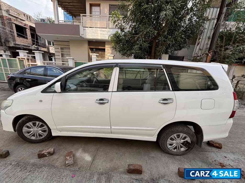 White Toyota Innova G 8 Seater