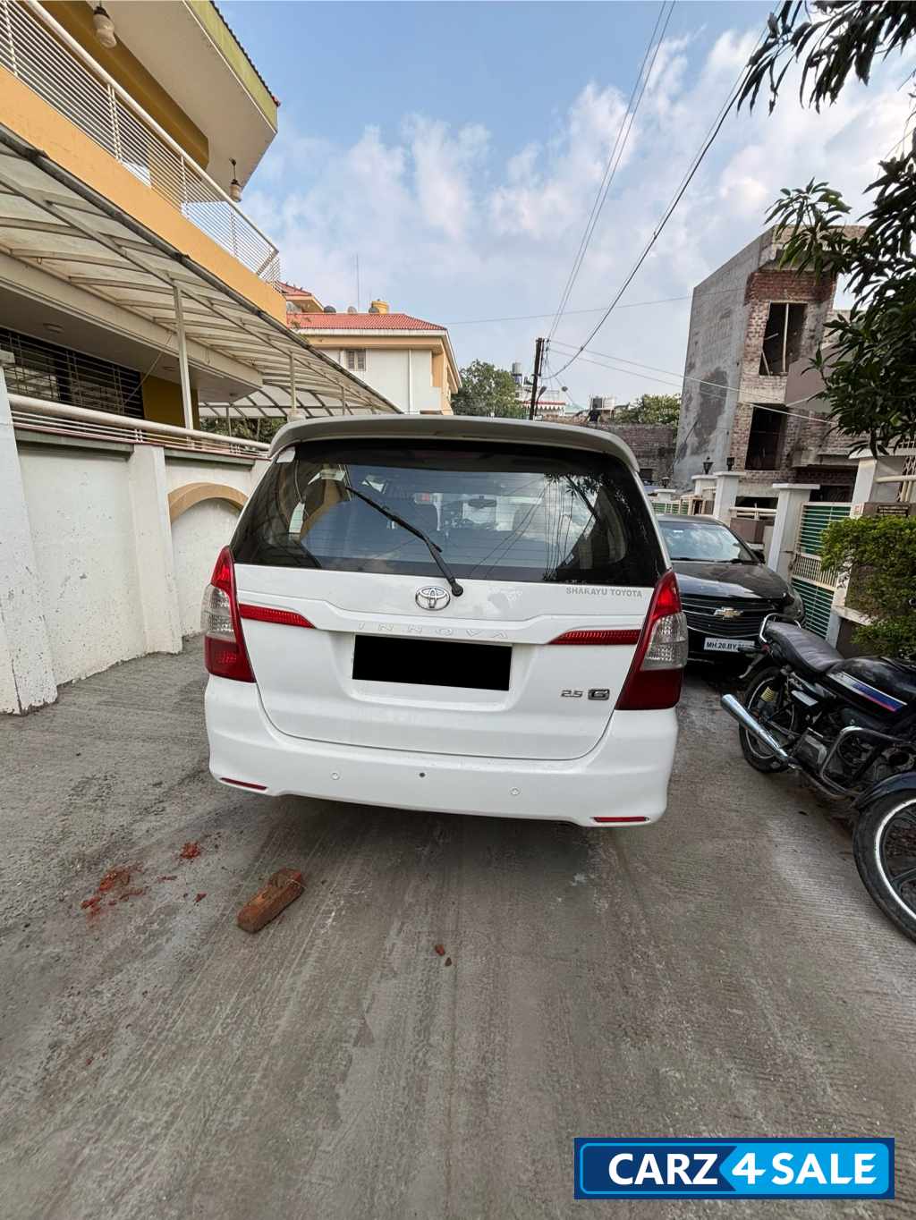 White Toyota Innova G 8 Seater