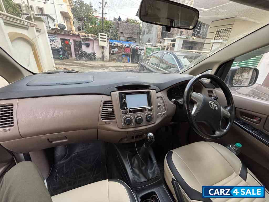 White Toyota Innova G 8 Seater