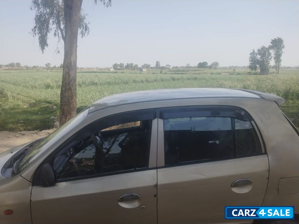 Silky Bege Hyundai Santro 2010