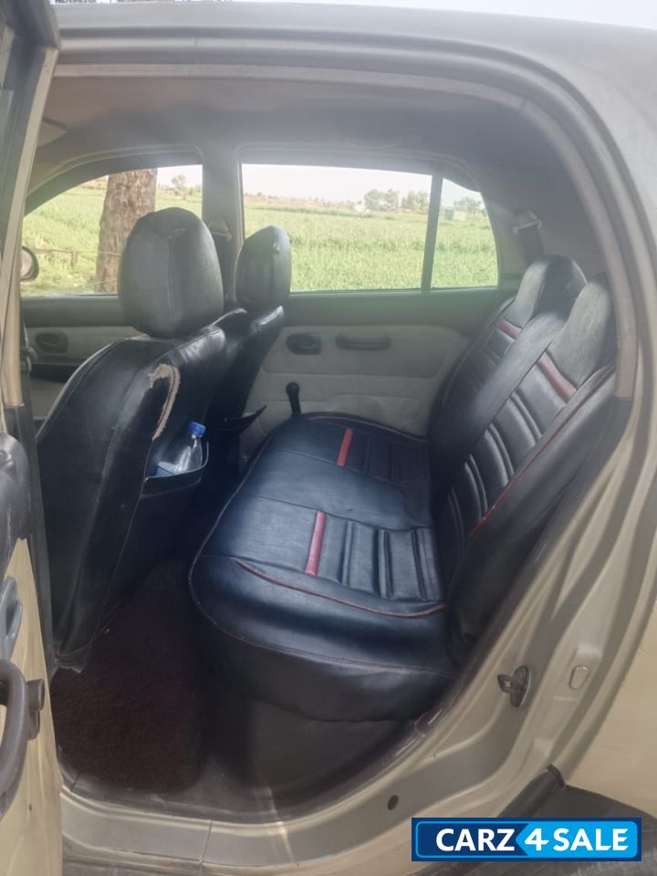 Silky Bege Hyundai Santro 2010