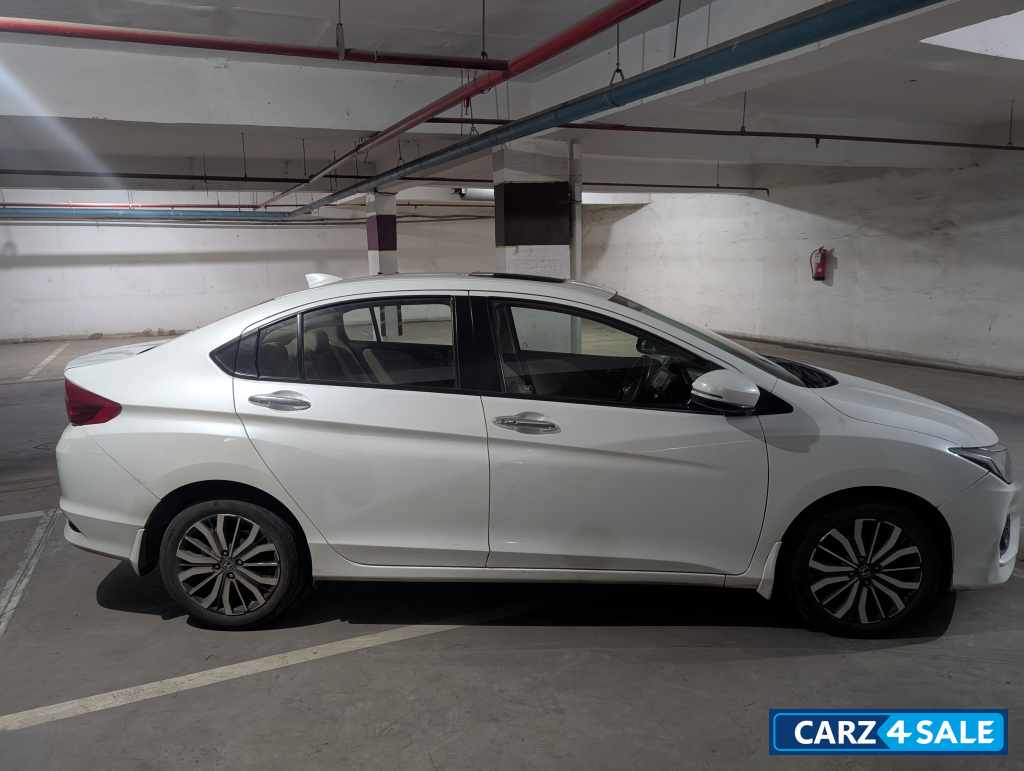 White Honda City 1.5L i-vtec VX