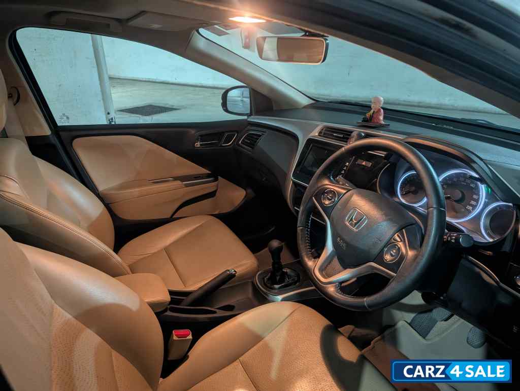 White Honda City 1.5L i-vtec VX