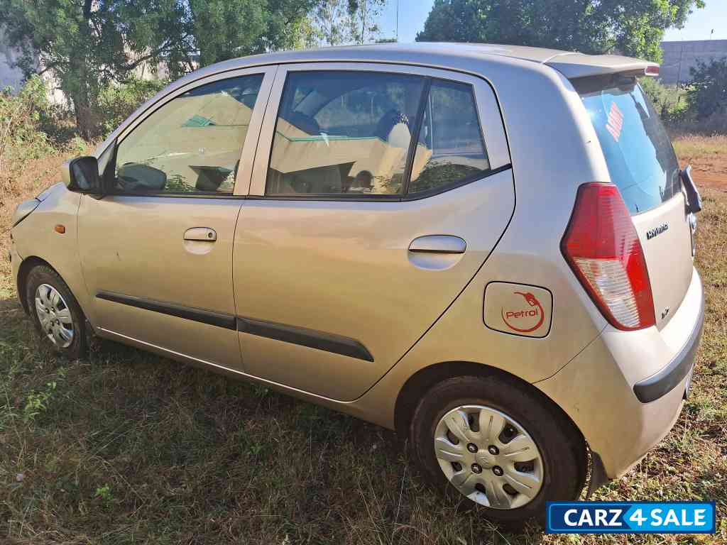 Golden Hyundai i10