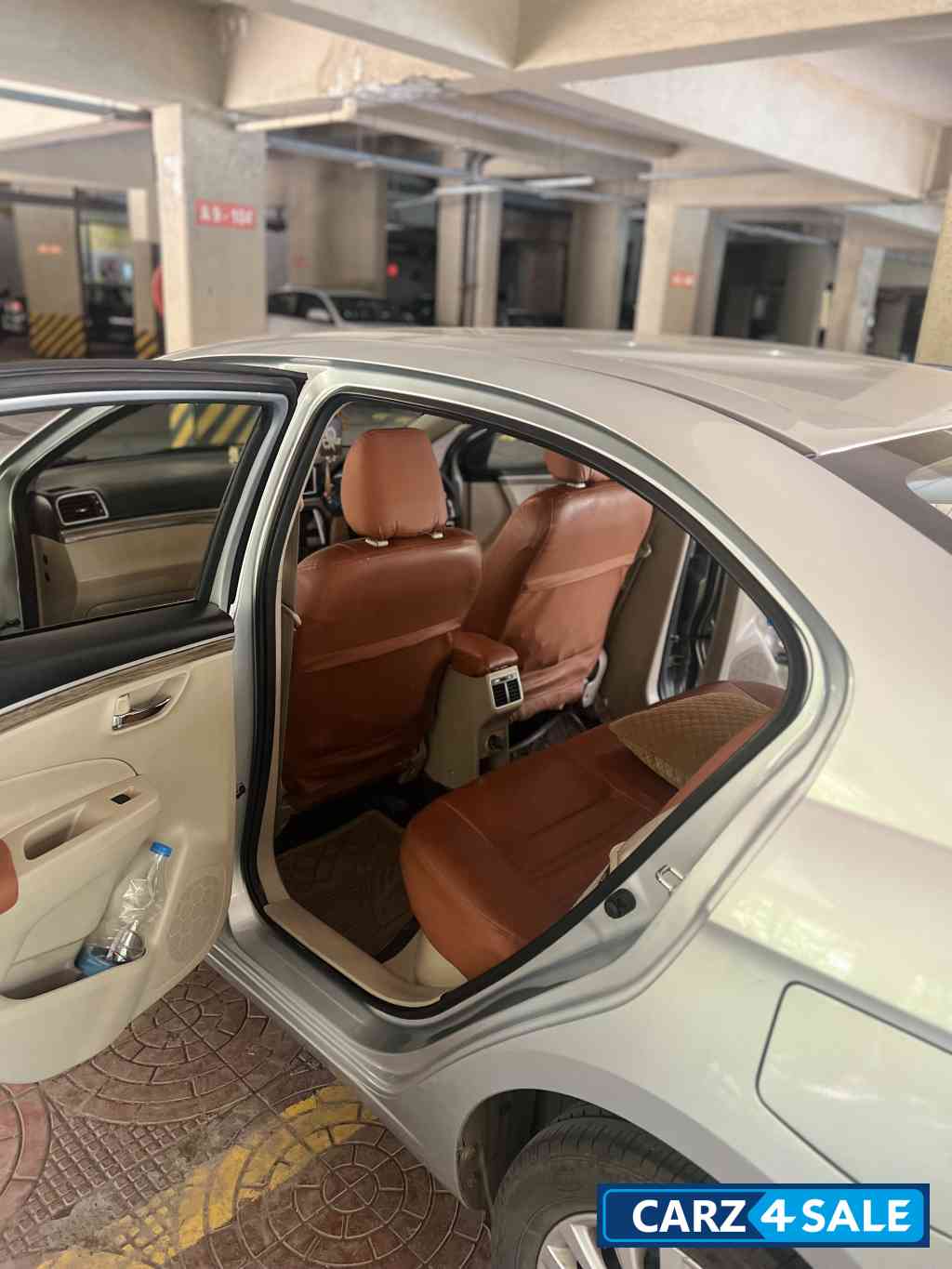 Silver Maruti Suzuki Ciaz Zeta AT 1.5 L Silver Maruti Suzuki Ciaz Zeta AT 1.5 L