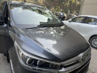 Grey Toyota Innova 2.8 z auto