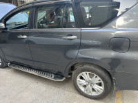 Grey Toyota Innova 2.8 z auto