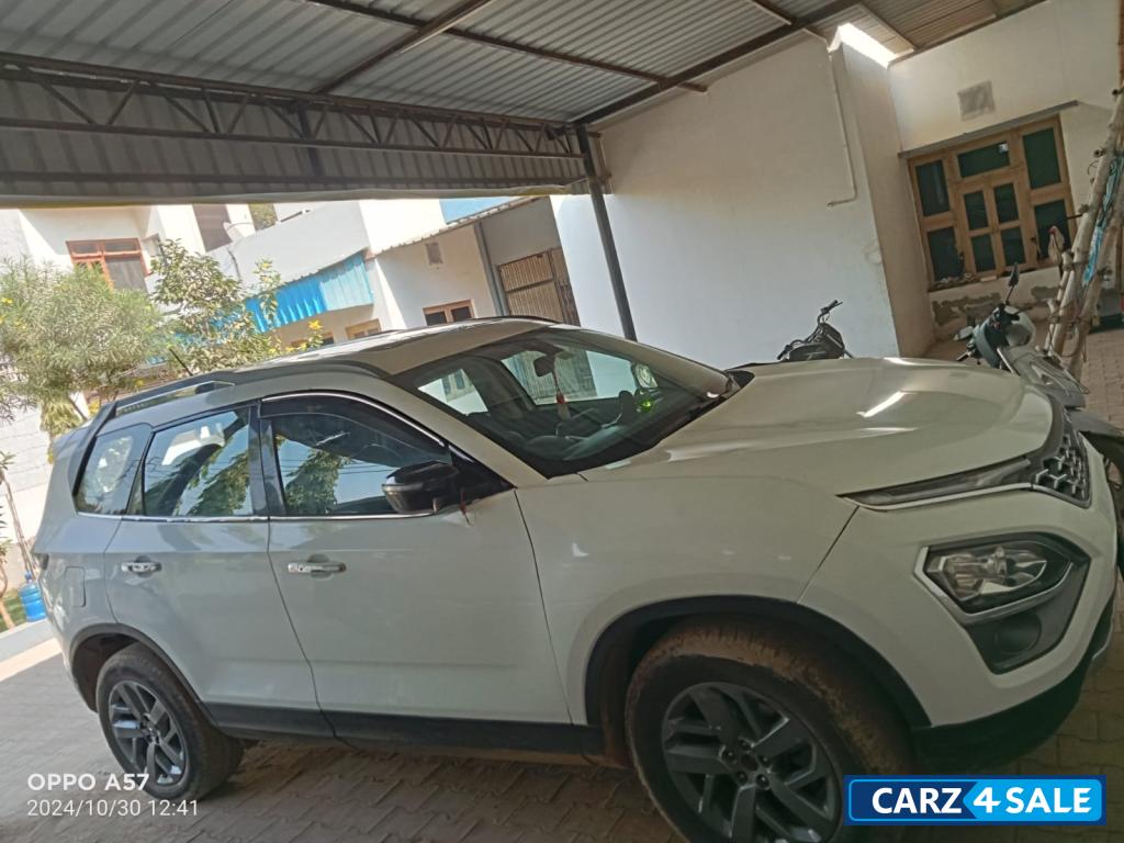 White Tata Safari Xt plus 2.0