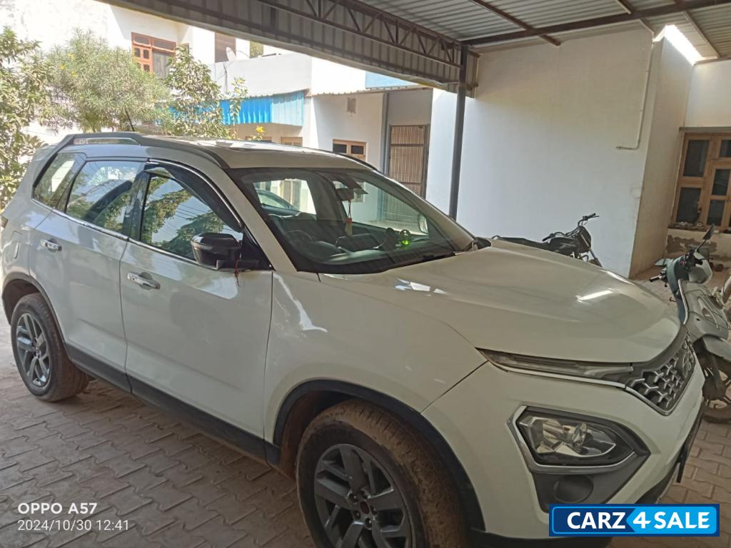 White Tata Safari Xt plus 2.0