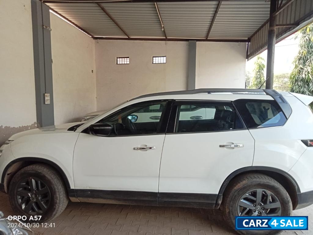 White Tata Safari Xt plus 2.0