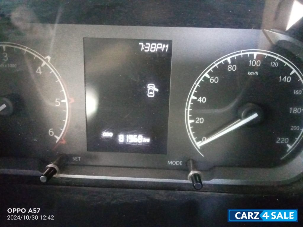 White Tata Safari Xt plus 2.0