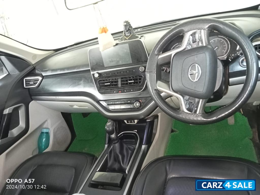 White Tata Safari Xt plus 2.0