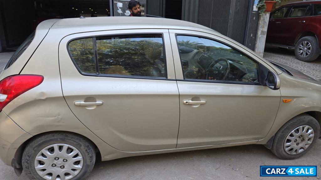 Beige Hyundai i20 Magna 1.2