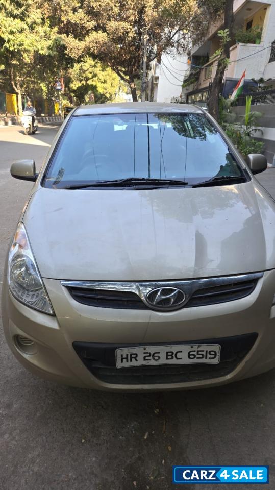 Beige Hyundai i20 Magna 1.2