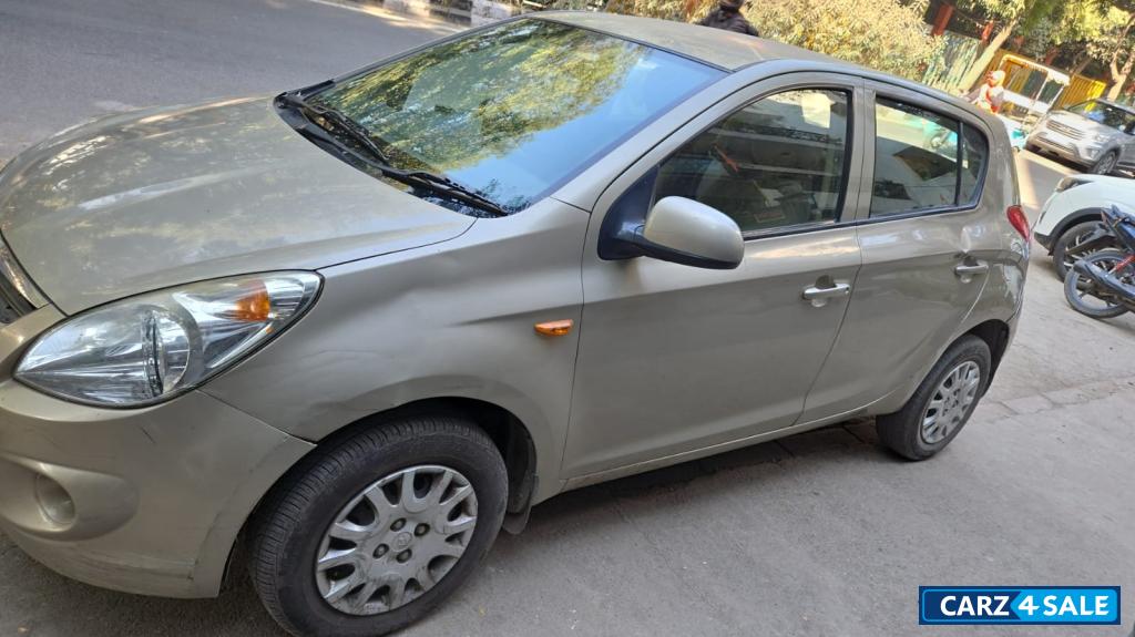 Beige Hyundai i20 Magna 1.2