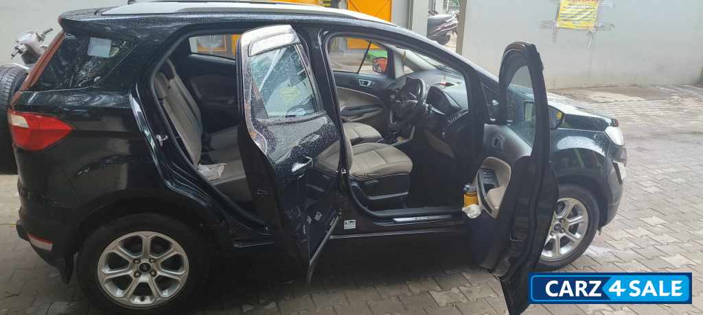 Black Ford Ecosport Titanium 1.5 VCT MT