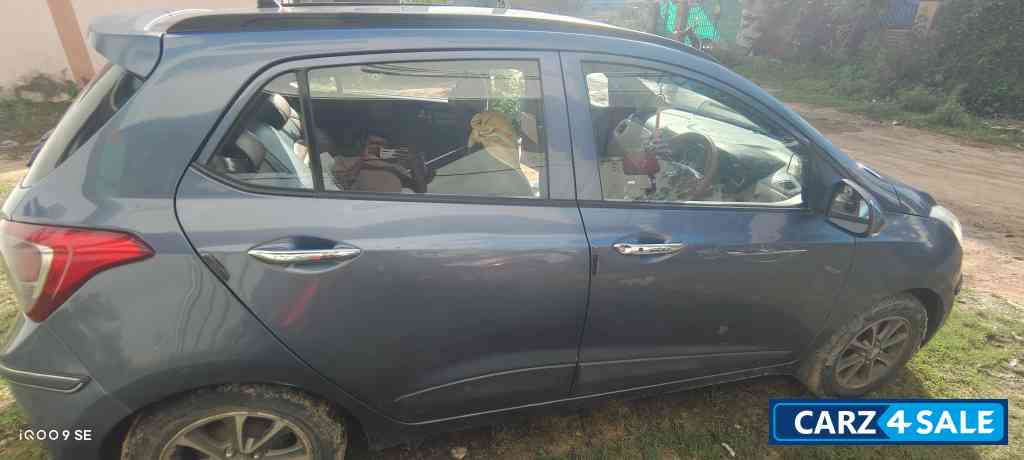 Blue Hyundai i10 Asta