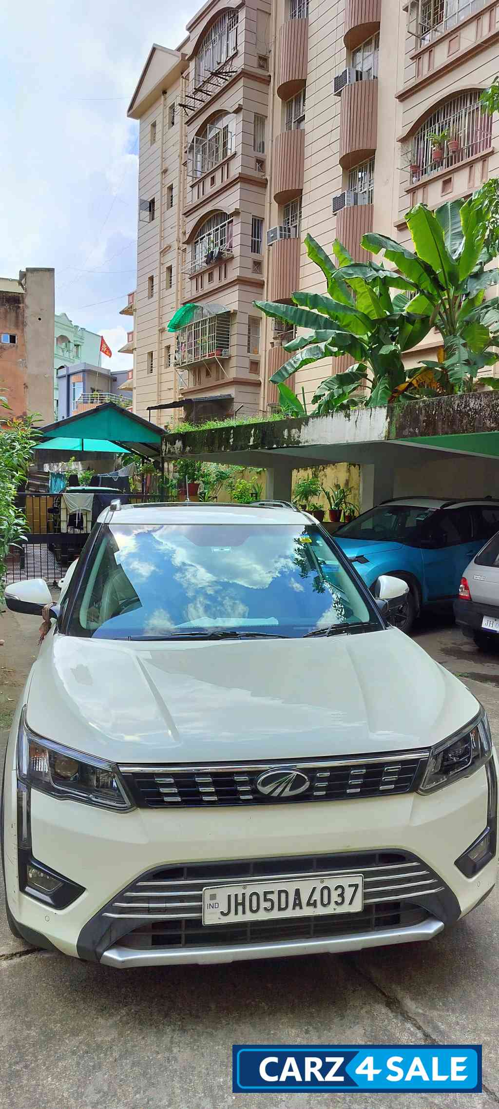 Mahindra XUV300 W8O